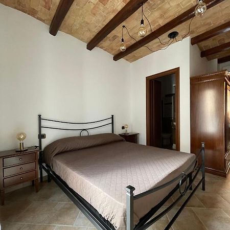 Bed and Breakfast La Vie En Rose Фонді Екстер'єр фото