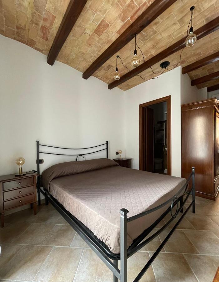 Bed and Breakfast La Vie En Rose Фонді Екстер'єр фото