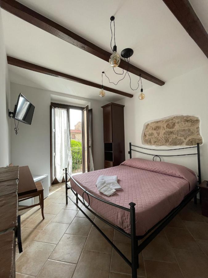 Bed and Breakfast La Vie En Rose Фонді Екстер'єр фото