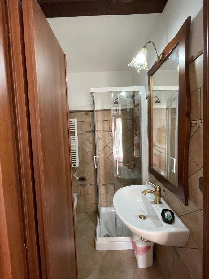 Bed and Breakfast La Vie En Rose Фонді Екстер'єр фото