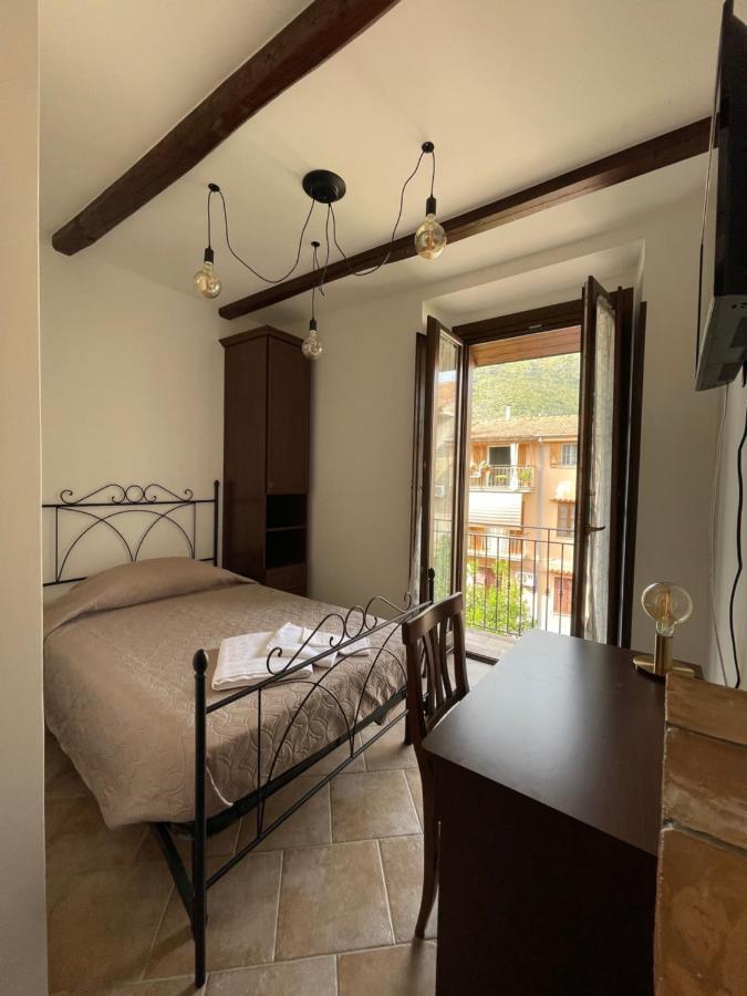 Bed and Breakfast La Vie En Rose Фонді Екстер'єр фото