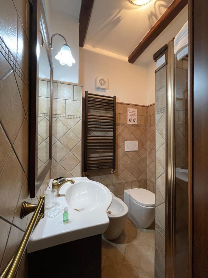 Bed and Breakfast La Vie En Rose Фонді Екстер'єр фото