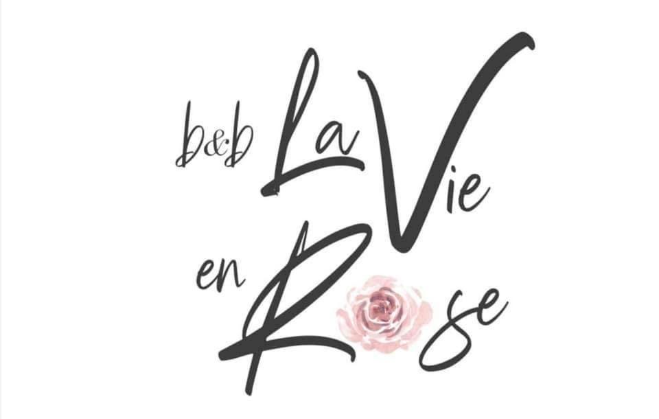 Bed and Breakfast La Vie En Rose Фонді Екстер'єр фото