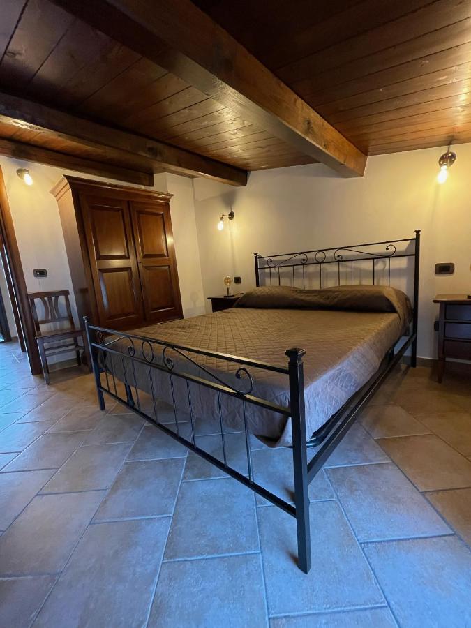 Bed and Breakfast La Vie En Rose Фонді Екстер'єр фото