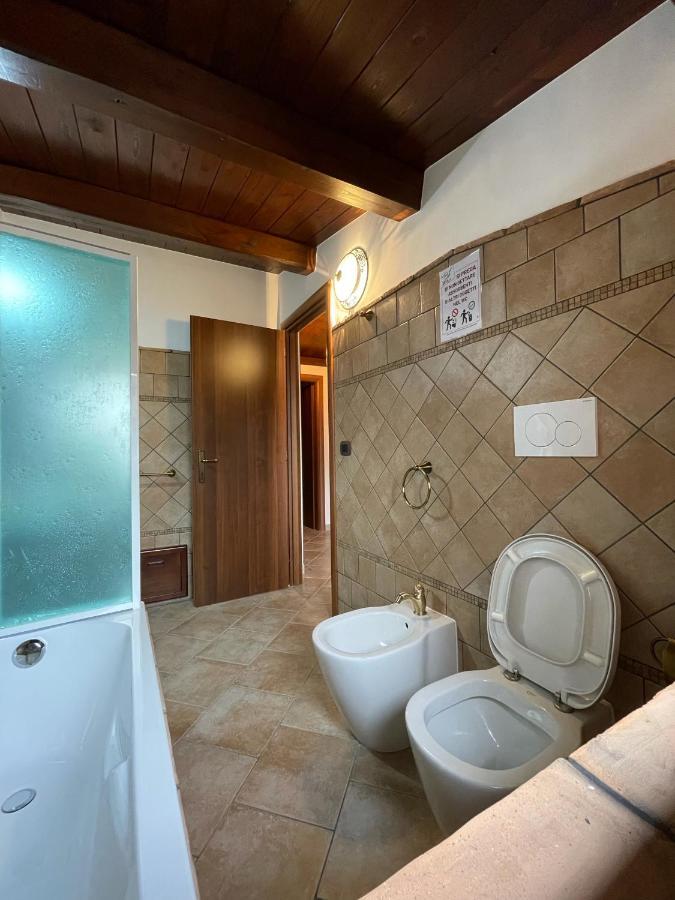 Bed and Breakfast La Vie En Rose Фонді Екстер'єр фото